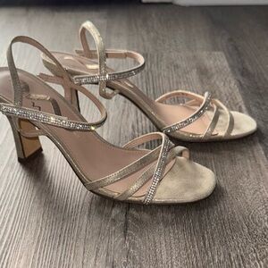Nina SZ  8M gold and rhinestone sandal. Worn once. Great condition